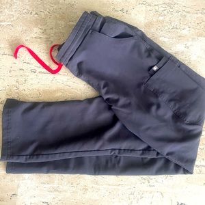 Figs Charcoal Gray. Yola skinny scrub pant.